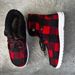 New in Box Gypsy Jazz Odelle Fleece Lined Sneakers- Black and Red Plaid